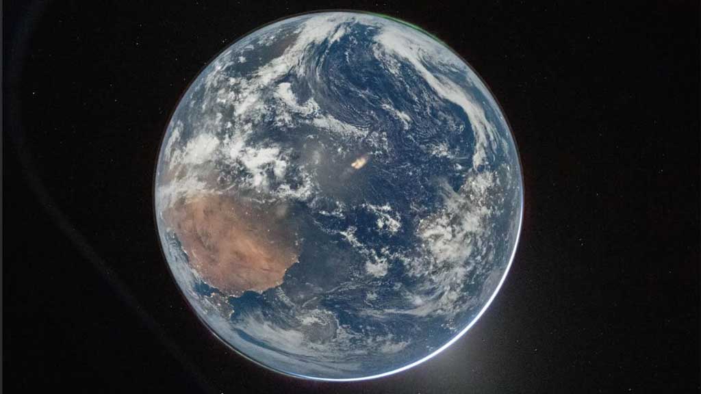 চাঁদের পথে অর্ধেক পেরিয়ে চোখধাঁধানো ছবি আর্টেমিস টুর