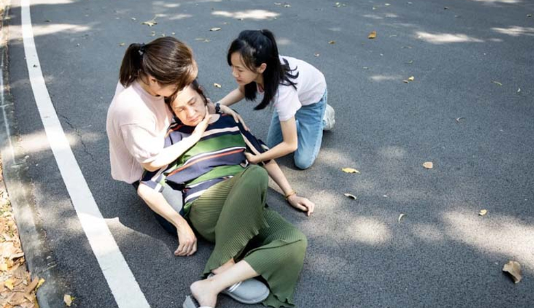 গরমে ঘুরতে গেলে অসুস্থতা এড়াতে যা করনীয়