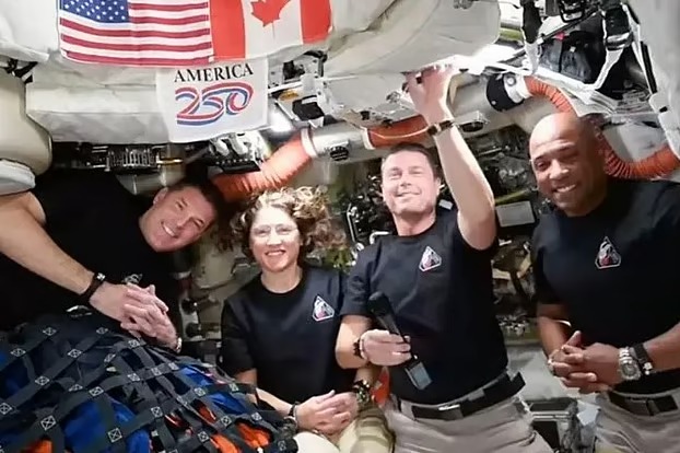 ঐতিহাসিক চন্দ্র অভিযান শেষে ফিরে আসছেন নভোচারীরা