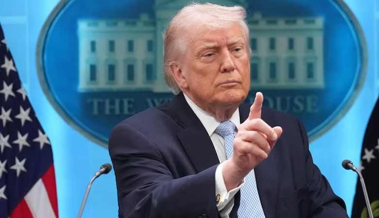 ইরানের ওপর  দুই সপ্তাহ হামলা স্থগিত করলেন ট্রাম্প