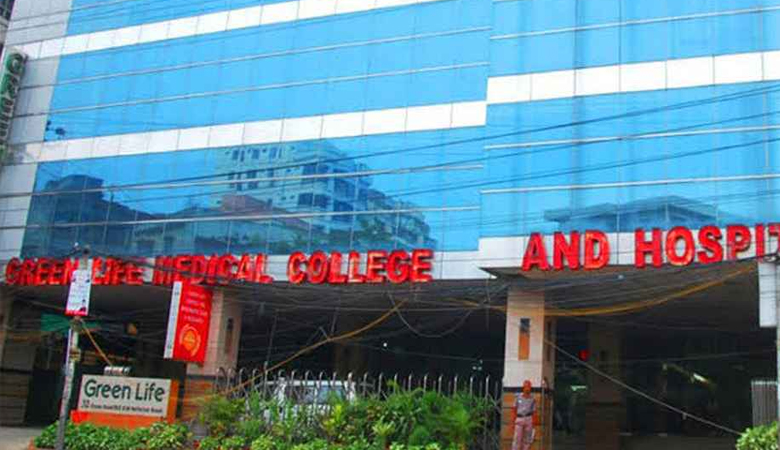 রাজধানীতে গ্রিন লাইফ হাসপাতালে আগুন