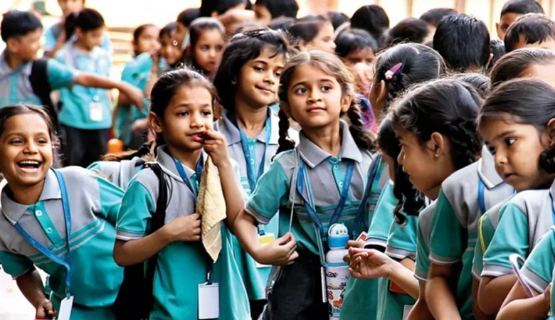 প্রাথমিকে ২ লাখ শিক্ষার্থীকে বিনামূল্যে স্কুল ড্রেস দেবে সরকার