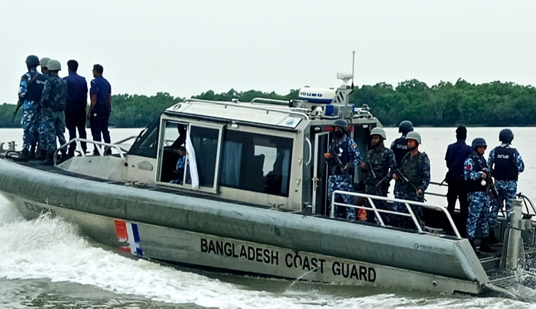 সুন্দরবনে দস্যুতা দমনে কোস্ট গার্ডের জোরদার যৌথ অভিযান, আটক ৬১