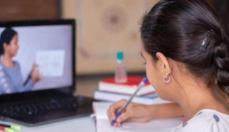 ফিরছে অনলাইন ক্লাস, কমে যাচ্ছে সাপ্তাহিক ছুটি