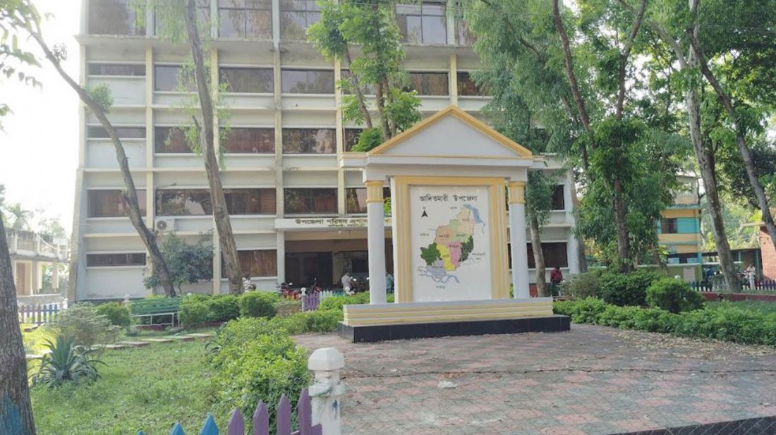 ইউএনও’র উদ্যোগে বঙ্গবন্ধুর ম্যুরালের ওপর ‘উপজেলার মানচিত্র’