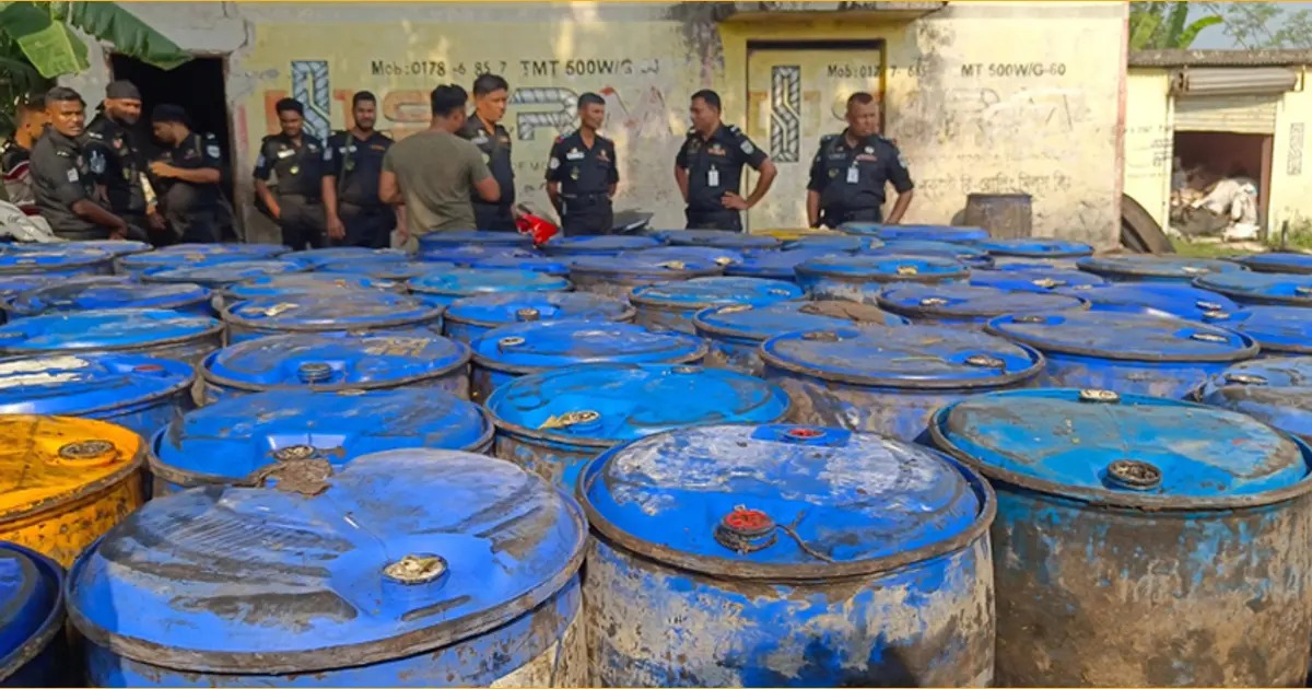 ভোজ্যতেল মজুত ও কারসাজি রোধে বিজিবি-র‌্যাবের অভিযান