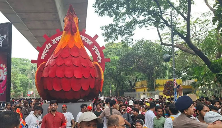 শেষ হলো বৈশাখী শোভাযাত্রা, ‘ফ্রি প্যালেস্টাইন’ প্ল্যাকার্ডে ভিন্ন বার্তা