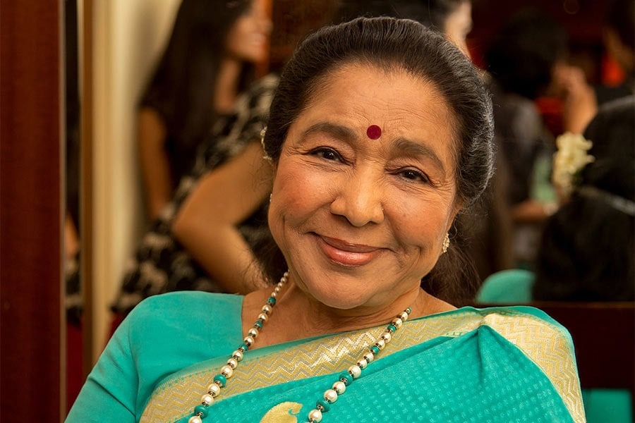 সুরের বৈচিত্র্যে গড়া এক অনন্য মহাকাব্য আশা ভোঁসলে