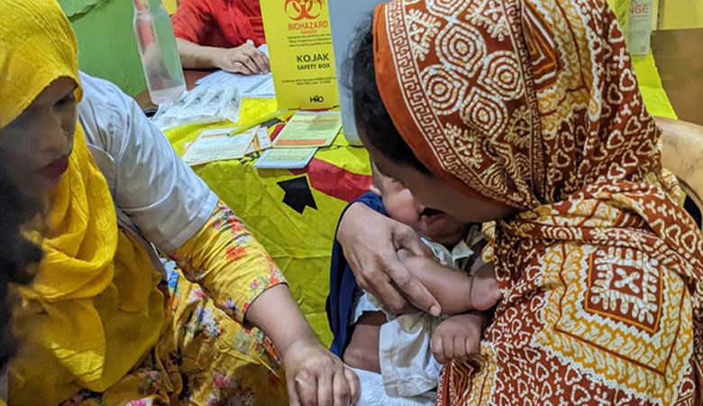 হামের টিকা পেয়ে অভিভাবকদের স্বস্তি