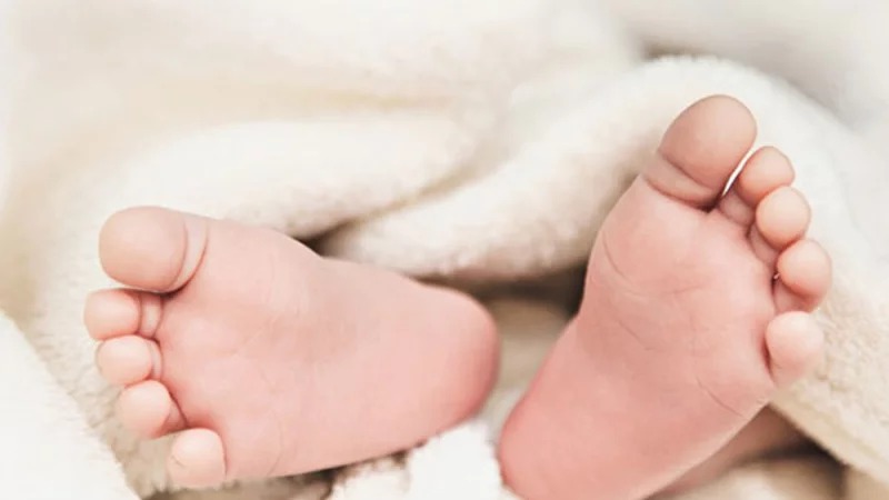 কান্না থামাতে মুখ চেপে শিশুহত্যার অভিযোগ