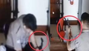 খুলনায় কর্তব্যরত পুলিশ সদস্যের গুলিতে মৃত্যু