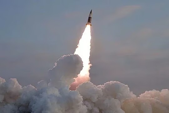 সমুদ্রে একাধিক ক্ষেপণাস্ত্র নিক্ষেপ উত্তর কোরিয়ার