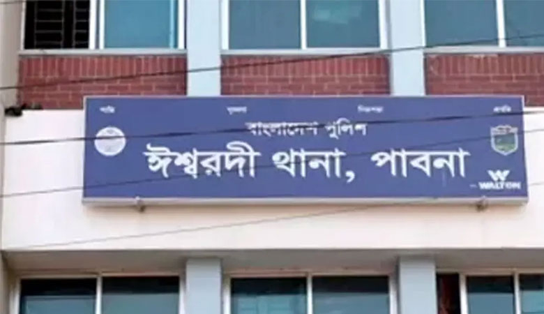 পদ্মায় টহলরত পুলিশের ওপর সন্ত্রাসী হামলা, ওসিসহ ৫ সদস্য গুলিবিদ্ধ