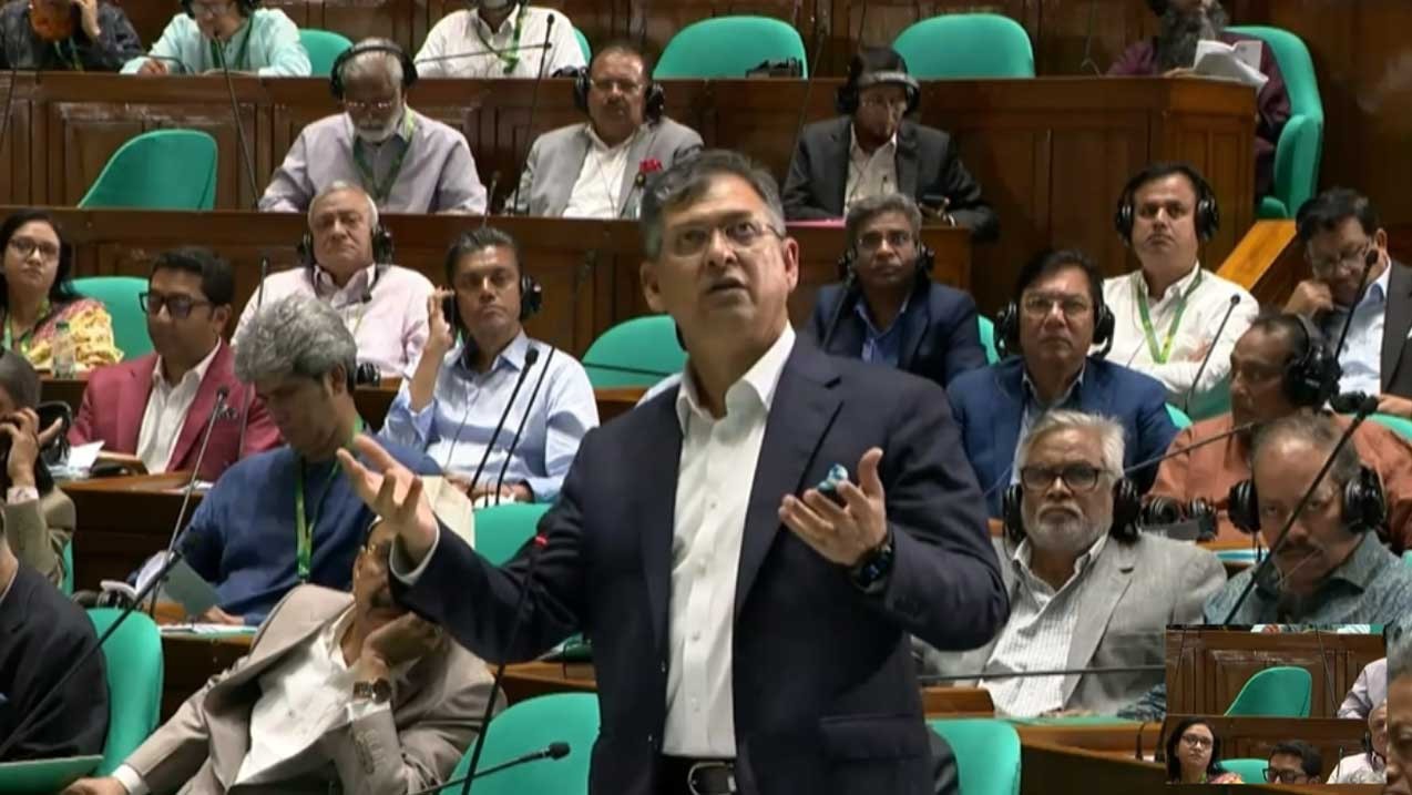 জ্বালানি পরিস্থিতিকে সংকট বলতে চান না স্বরাষ্ট্রমন্ত্রী