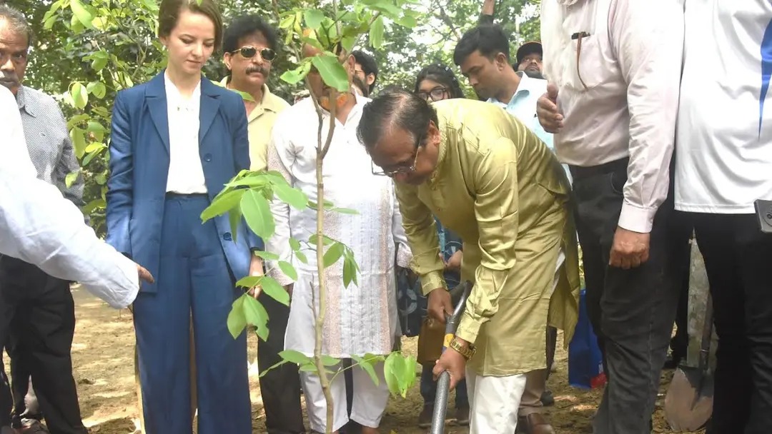 রুশ বিপ্লবের বীর শহীদদের স্মরণে ঢাকায় বৃক্ষরোপণ কর্মসূচি