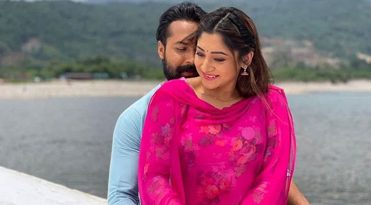ঈদে আসছে আদর-পূজার ‘নাকফুলের কাব্য’