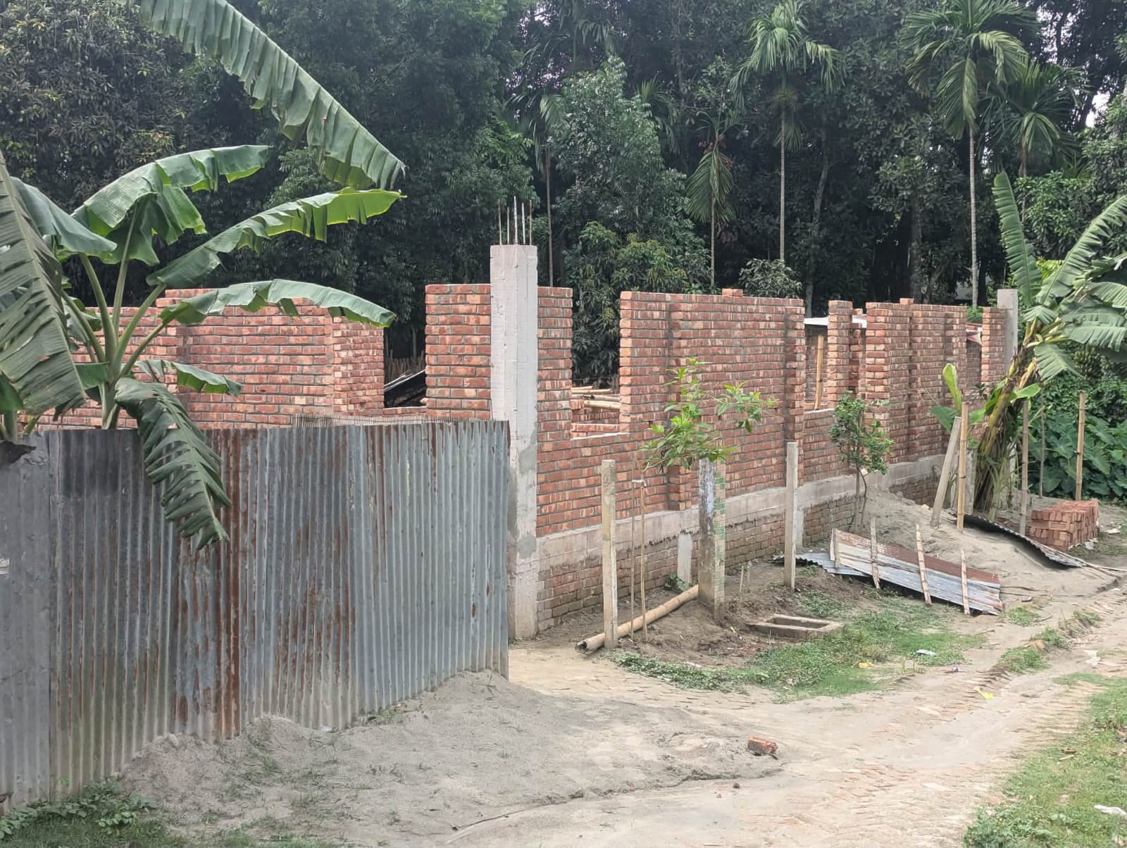 পাউবোর জমি দখল করে বহুতল নির্মাণের অভিযোগ