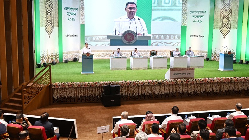 ডিসি সম্মেলনে প্রধানমন্ত্রীর কঠোর বার্তা