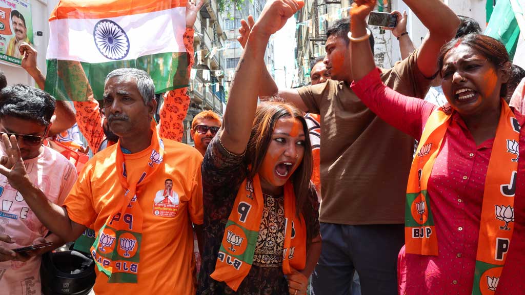 পশ্চিমবঙ্গে বিজেপির ঐতিহাসিক জয়, তামিলনাড়ুতে অভিনেতা বিজয়ের বাজিমাত