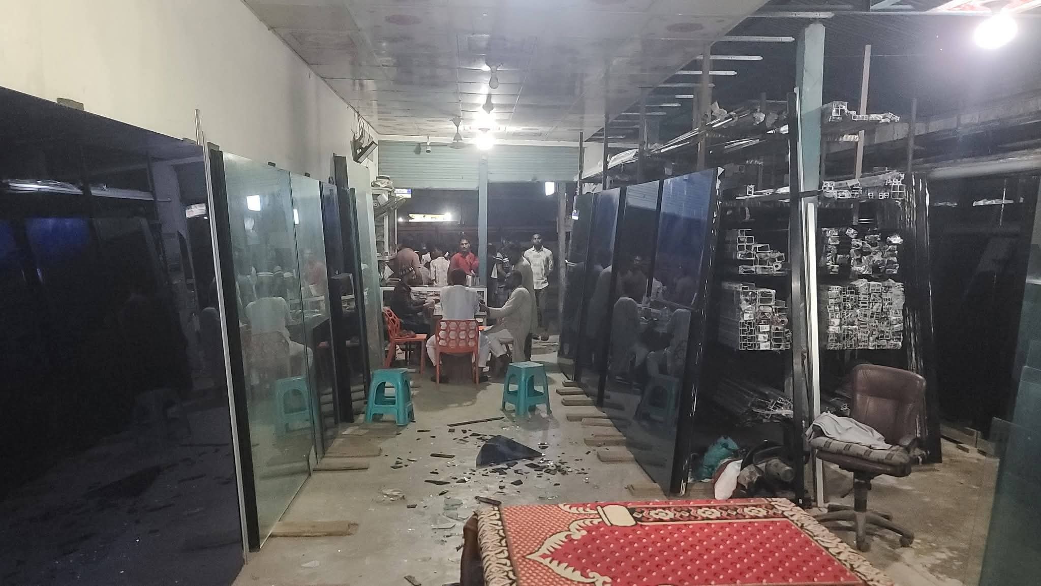 গাজীপুরের শ্রীপুরে বাকিতে পণ্য না পেয়ে হামলা, গুলি