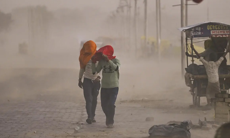 ভারতে শক্তিশালী ঝড়ে ৩৩ জনের মৃত্যু