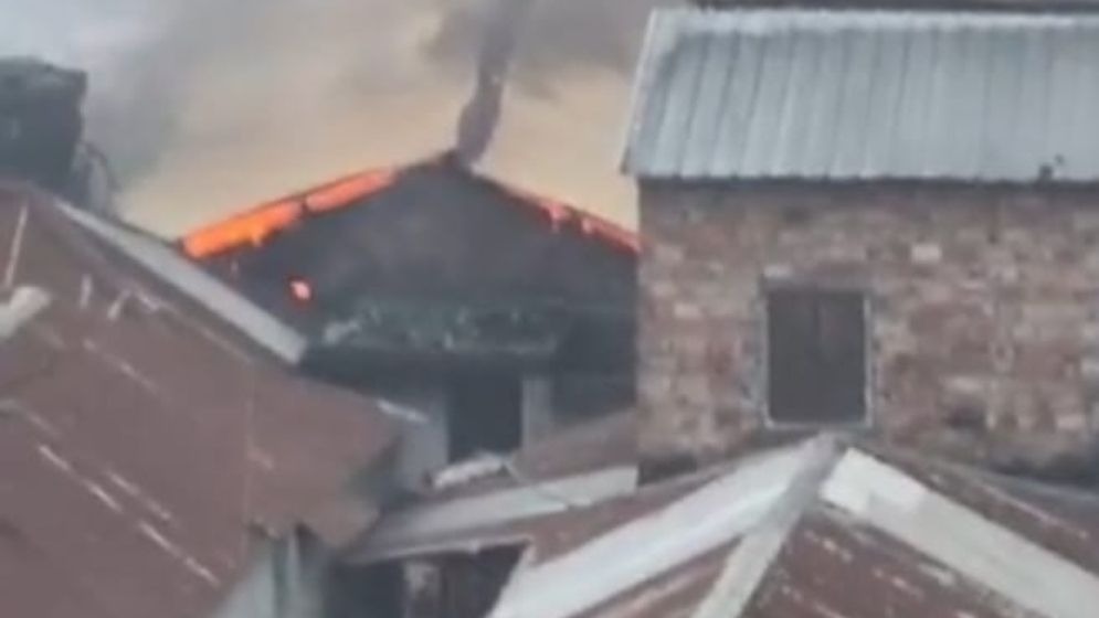 টঙ্গীতে অনুমোদনহীন জুতা কারখানায় অগ্নিকাণ্ড