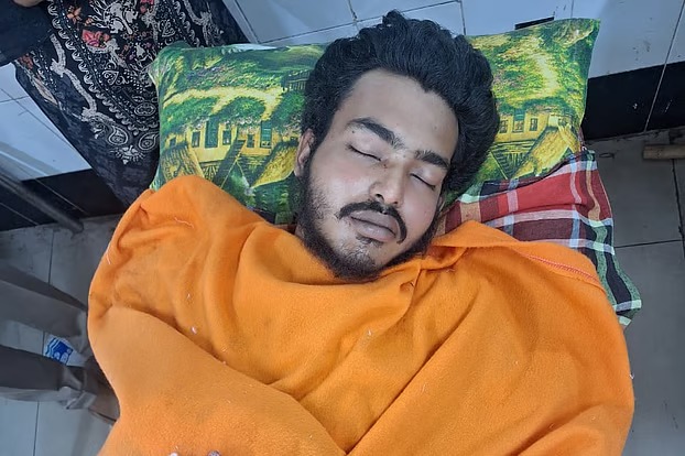 সীতাকুণ্ডে ছাত্রলীগ নেতাকে নৃশংস কোপ
