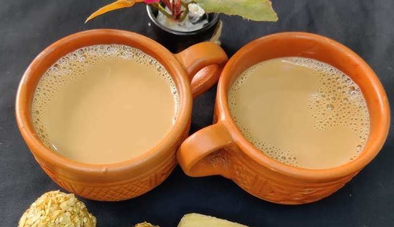 চা খেলে কি সত্যিই ঘুম হয় না