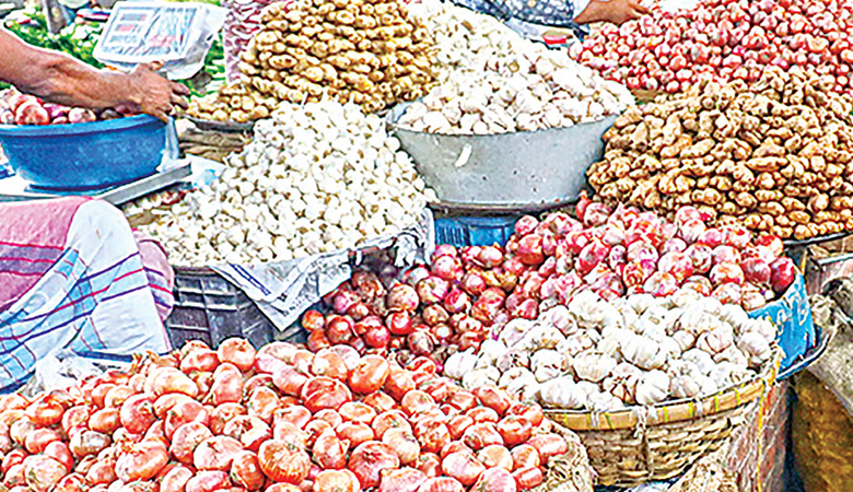 পেঁয়াজ-রসুন ও মসলাতে স্বস্তি, বাড়লো আদার দাম