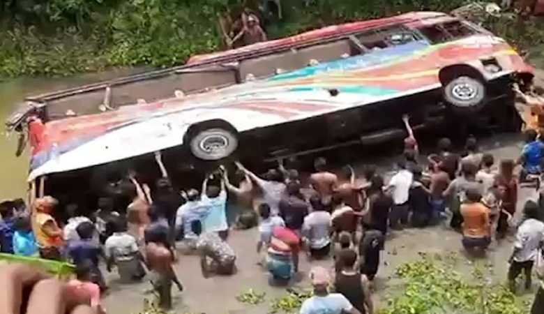 কুষ্টিয়ায় বাস-ট্রাকের সংঘর্ষ নিহত ৩, আহত ২৫