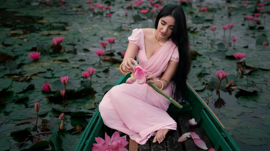 বলিউড পেরিয়ে এবার ঢালিউডে মিথিলার অভিষেক