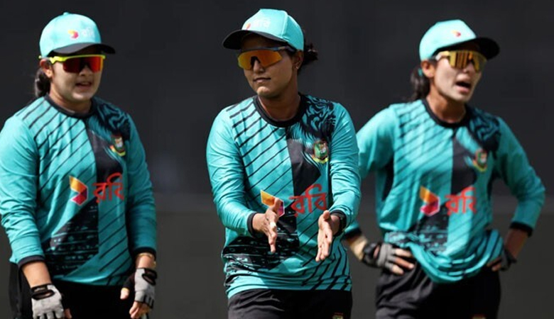 ইতিহাস বদলাতে দেশ ছাড়লো নারী ক্রিকেট দল