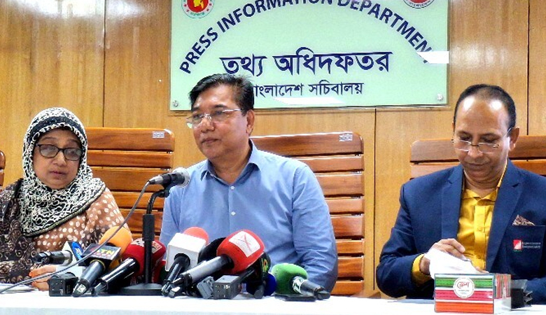 হাজিদের ১৫০ লাগেজ কেটে চুরির অভিযোগ অসত্য: বিমান প্রতিমন্ত্রী