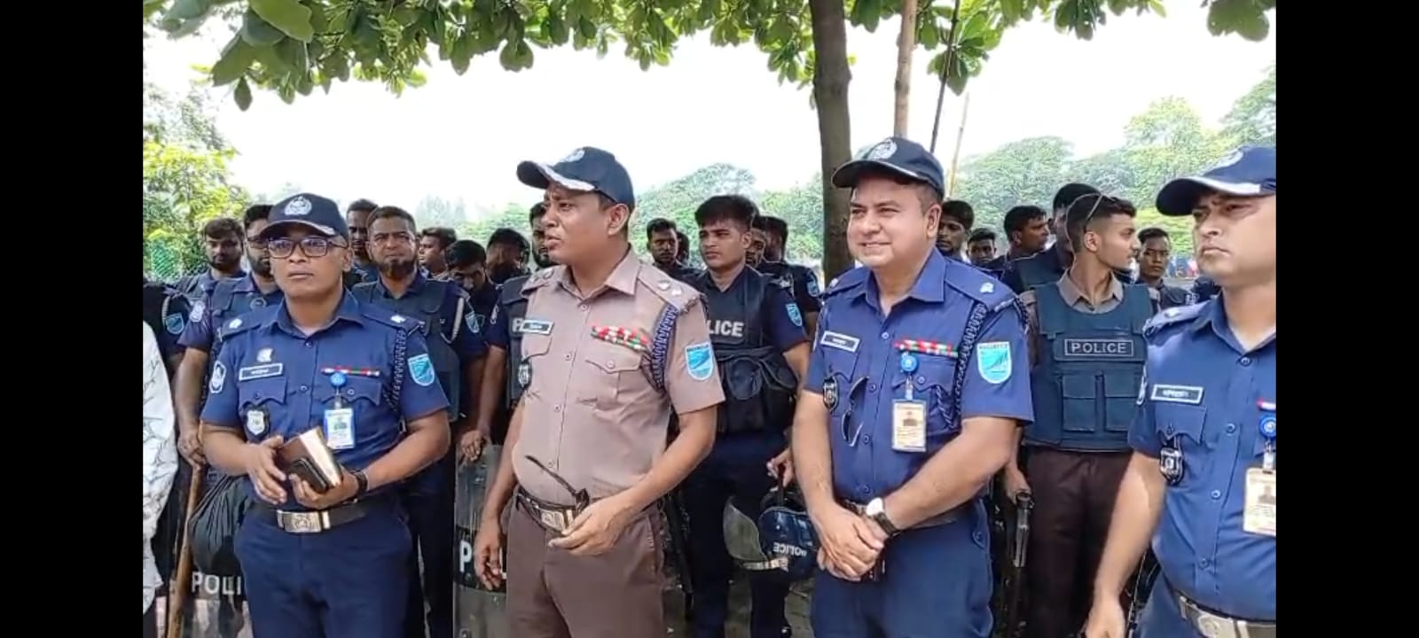 কিশোরগঞ্জে ফুটপাত দখলমুক্তে উচ্ছেদ অভিযান