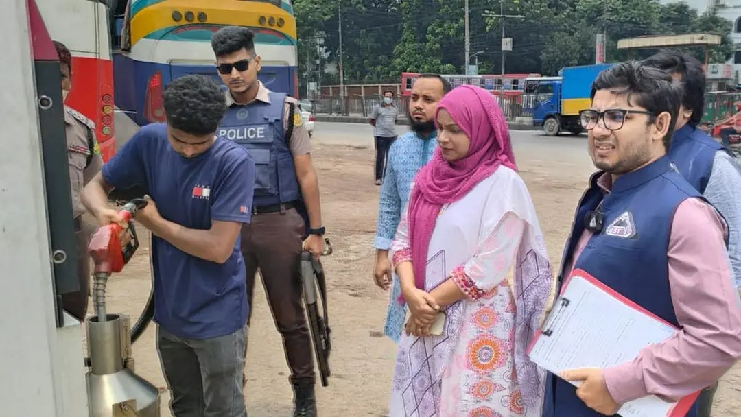 পেট্রোল পাম্পে ভয়াবহ জালিয়াতি, দশে এক লিটার চুরি