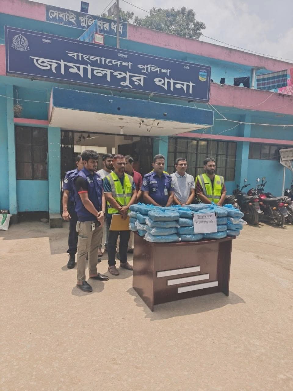জামালপুরে ৪২ কেজি গাঁজা জব্দ, আটক ২
