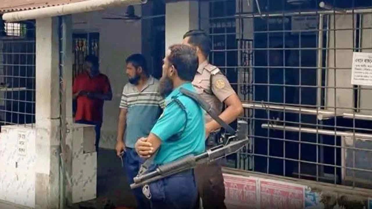 খুলনায় ফজরের নামাজে মসজিদে গুলি, আহত দুই মুসল্লি