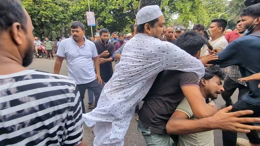 ধানমন্ডিতে সাংবাদিক নিগ্রহে অভিযোগের তীর জামায়াতের দিকে