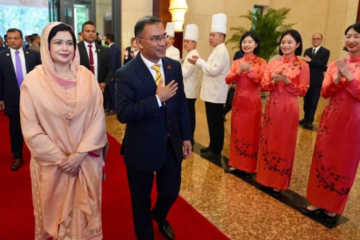 বেইজিংয়ে প্রধানমন্ত্রী তারেক রহমানকে উষ্ণ অভ্যর্থনা