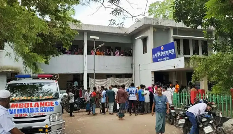 ঢাবির ছাত্রী ও তার মা-বোনকে কুপিয়ে হত্যা