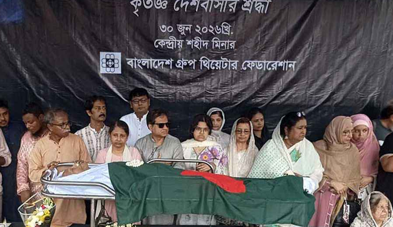 শহীদ মিনারে মুস্তাফা মনোয়ারকে শেষ শ্রদ্ধা