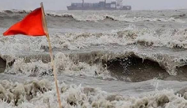 নিম্নচাপে ঝোড়ো হাওয়ার শঙ্কা, সমুদ্রবন্দরে ৩ নম্বর সতর্ক সংকেত