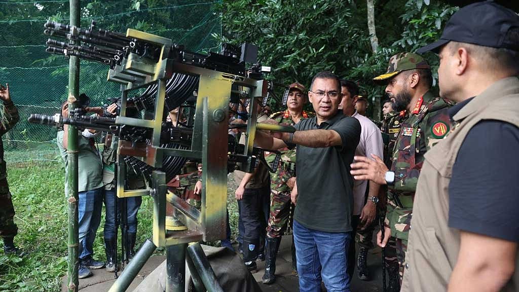 বরিশালে সেনা মহড়া পরিদর্শনে অ্যান্টি-ড্রোন সক্ষমতা পর্যবেক্ষণ করলেন প্রধানমন্ত্রী