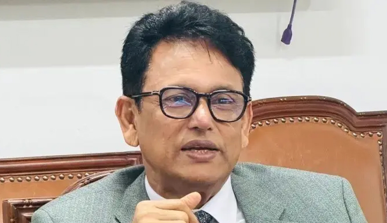 ‘এরা তো ফার্মের মুরগি, বৃষ্টিতে ভিজলেই জ্বর আসবে’
