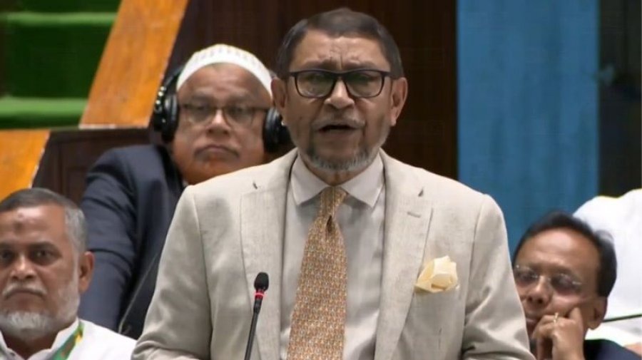 ডেঙ্গু ঠেকাতে লম্বা লুঙ্গি পরার পরামর্শ স্বাস্থ্যমন্ত্রীর