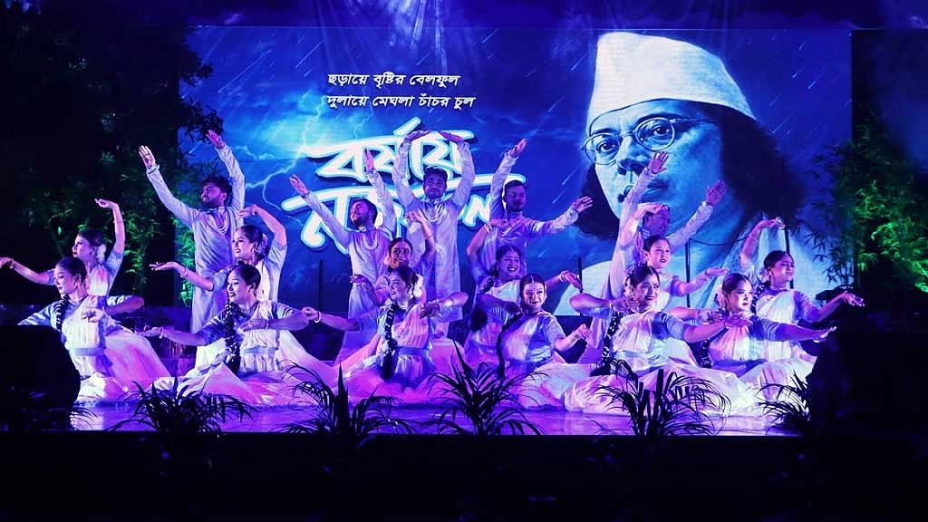 বর্ষার সুরে শিল্পকলায় জেগে উঠলেন নজরুল
