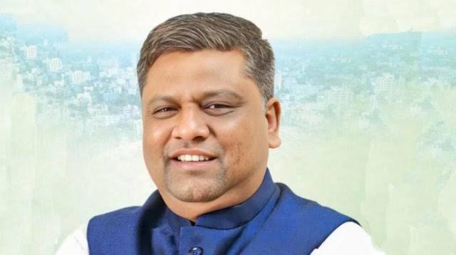 শেখ হাসিনার সঙ্গে ৪০ বিমান, বক্তব্যে সামাজিক মাধ্যমে ঝড়