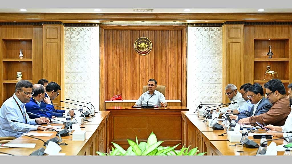ঢাকায় আরো ৫০ স্থানে স্বয়ংক্রিয় ট্রাফিক বাতির নির্দেশ প্রধানমন্ত্রীর