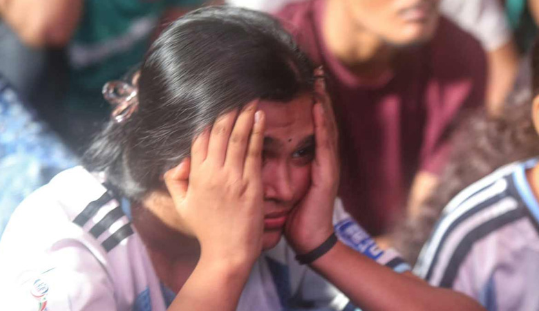 আর্জেন্টিনা হারায় কাঁদলেন সমর্থকরা