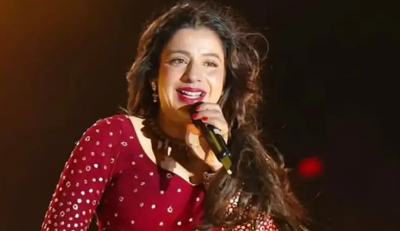 কনসার্ট শেষে অশালীন আচরণের শিকার গায়িকা